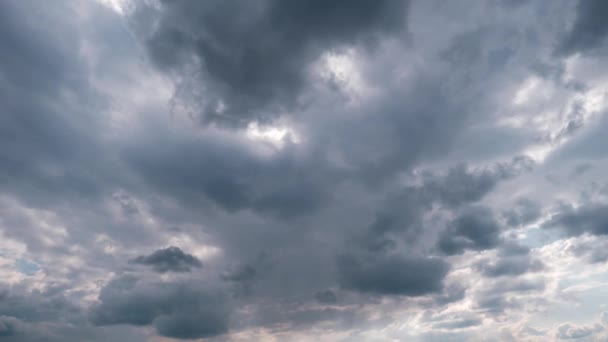 A szürke felhők időapszusa a Blue Dramatic Sky, Cirrus Cloud Space-ben mozog — Stock videók