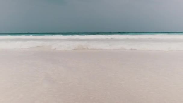 Landscape of Beautiful Tropical Beach with Tidal Waves and Blue Sky, Zanzibar — Stock Video