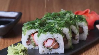 Lokantada Tahta Masaya Susam Tohumu serpin.