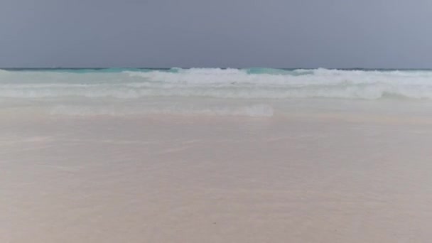 Landscape of Beautiful Tropical Beach with Tidal Waves and Blue Sky, Zanzibar — Stock Video