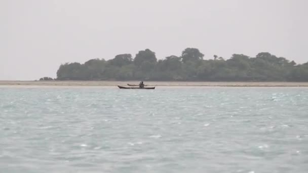 African Fishermen on Old Small Wooden Boats Fish in the Ocean, Zanzibar, Africa — Stock Video