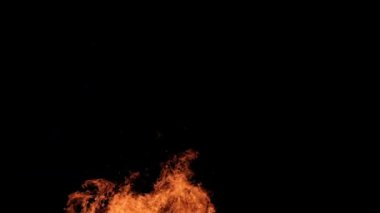 Yavaş Çekimde Siyah Arkaplanda Ateş Alevleri, Geceleyin Şenlik Ateşi