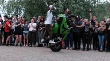 Dublör Moto Show, Motosikletlerde Çılgın Dublörler, Motosiklet Sürücüleri Numara Yapıyor