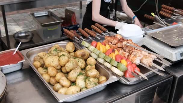 Ready-to-Eat Street Food, Shashlik, Potatoes, Grilled Vegetables on Food Court — Stock Video