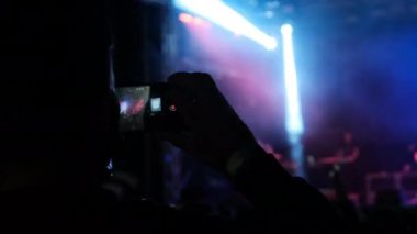 Smartphone 'da Rock Konseri, Siluet Dans Seyircisi