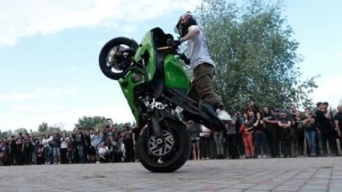 Dublör Moto Show, Motosikletlerde Çılgın Dublörler, Motosiklet Sürücüleri Numara Yapıyor