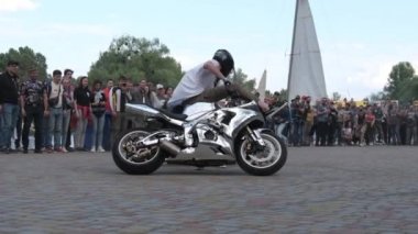 Dublör Moto Show, Motosikletlerde Çılgın Dublörler, Motosiklet Sürücüleri Numara Yapıyor