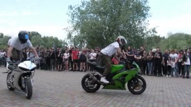Dublör Moto Show, Motosikletlerde Çılgın Dublörler, Motosiklet Sürücüleri Numara Yapıyor