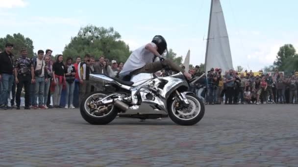 Stunt Moto Show, Crazy Stunts on Motorcycle, Motorbike Riders Performing Tricks — Stok Video