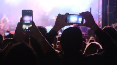 Smartphone 'da Rock Konseri, Siluet Dans Seyircisi