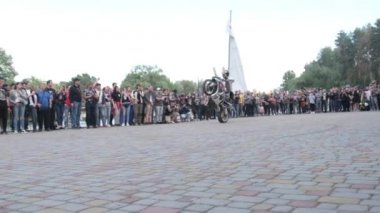 Dublör Moto Show, Motosikletlerde Çılgın Dublörler, Motosiklet Sürücüleri Numara Yapıyor