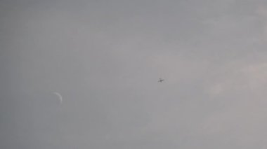 Paraşütçüler Gökyüzünde Yüksekten Atlıyor, Ekstrem Spor