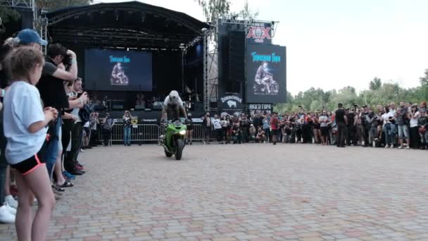 Stunt Moto Show, Stunts pazzo su moto, Motociclisti che eseguono trucchi — Video Stock