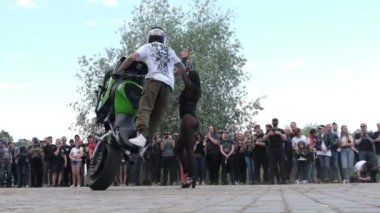 Dublör Moto Show, Motosikletlerde Çılgın Dublörler, Motosiklet Sürücüleri Numara Yapıyor