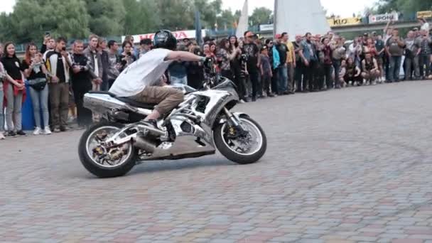 Stunt Moto Show, acrobacias locas en motocicletas, trucos de ejecución de motociclistas — Vídeos de Stock