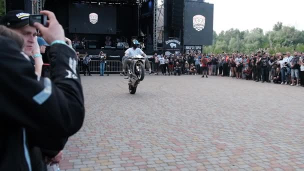 Stunt Moto Show, Stunts fous sur les motos, Moto Riders Performing Tricks — Video