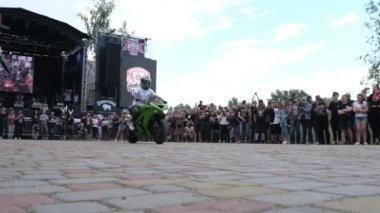 Dublör Moto Show, Motosikletlerde Çılgın Dublörler, Motosiklet Sürücüleri Numara Yapıyor