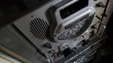Savaş Zamanı Denizaltı Analog Kontrol Panelinden Antik Radyo Alıcı Vericisi