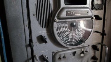 Savaş Zamanı Denizaltı Analog Kontrol Panelinden Antik Radyo Alıcı Vericisi
