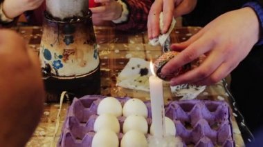 Paskalya yortusu yumurta adam boyalar