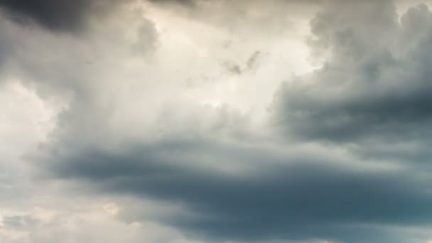 Nuages dans le ciel. Temps écoulé