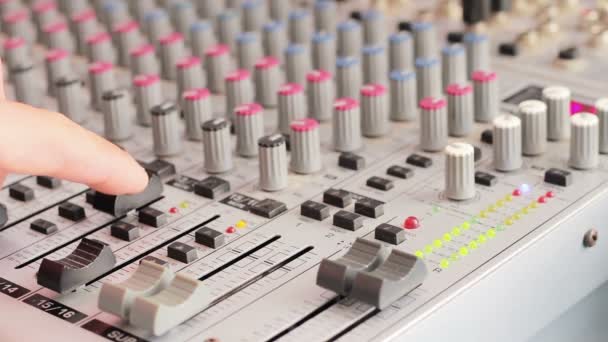 Travailler avec console de mixage sonore .