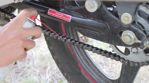Łańcuch smarowania motocykla z diptube. — Wideo stockowe