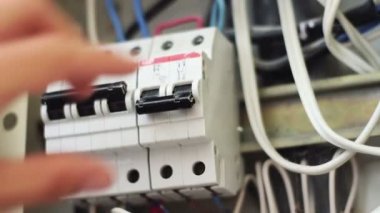 Elektrik sigorta kutusu geçiş.