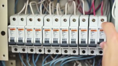 Elektrik sigorta kutusu geçiş.