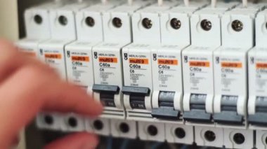 Elektrik sigorta kutusu geçiş.