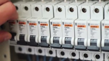 Elektrik sigorta kutusu geçiş.