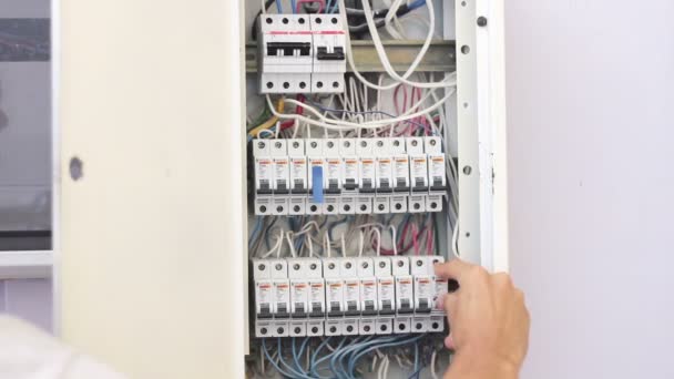 Caja de interruptor eléctrico de conmutación . — Vídeos de Stock