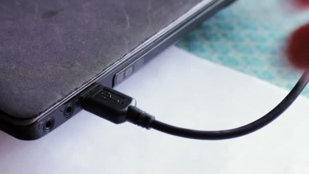 Connectez le câble USB à votre ordinateur .