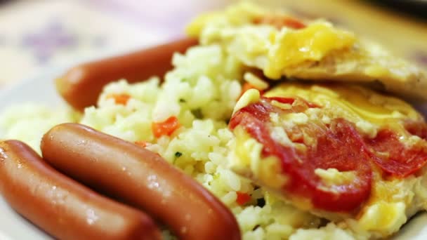 La comida en el restaurante . — Vídeos de Stock