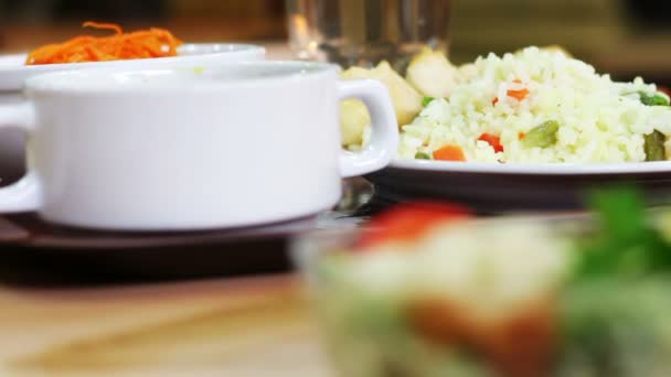 Almuerzo en la cafetería . — Vídeo de stock