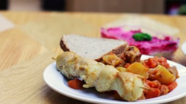Restoran, patates sebze ve Şaşlık gıda.