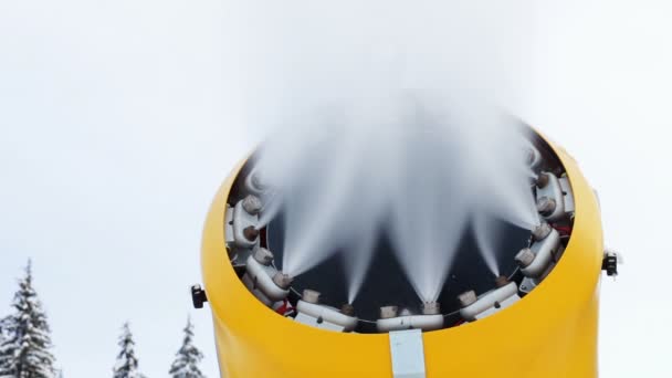 Snow machine gun on a ski slope. — Stock Video