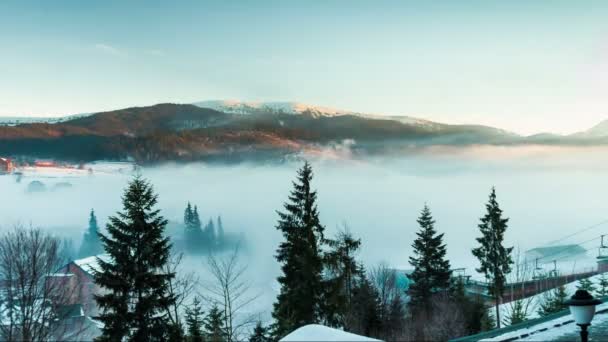 Nebbia in montagna. Timelapse — Video Stock