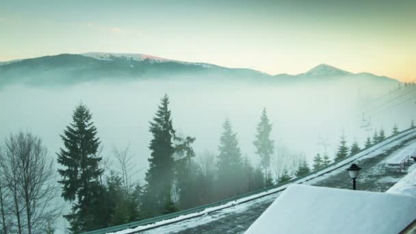 Nebbia in montagna. Timelapse — Video Stock