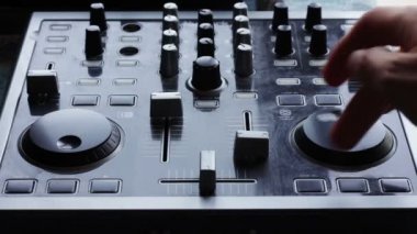 Dj ses konsol karıştırma ile çalışma.