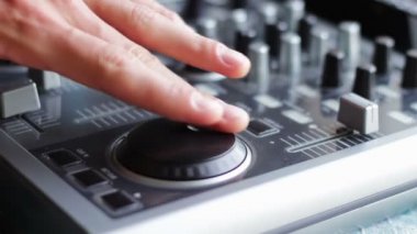 Dj ses konsol karıştırma ile çalışma.