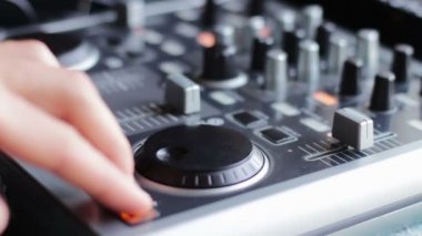 Dj ses konsol karıştırma ile çalışma.