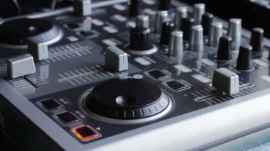 Dj ses konsol karıştırma ile çalışma.
