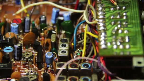 Circuits imprimés avec composants électroniques 6 — Video