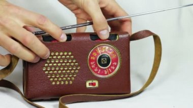 Eski radyo istasyonu ayarlama