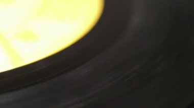 Oynayan eski vinil kaydı