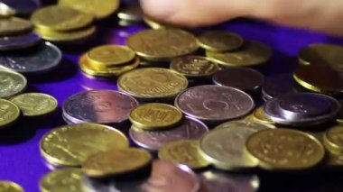 Adam el cam masa sikkelerinde aracılığıyla sırayla dolaşır.