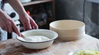 Ev Mutfağı Öksürüğünü Hazırlıyor