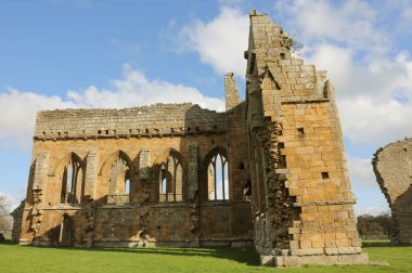 Egglestone Abbey, İngiltere 'nin Durham eyaletindeki Barnard Kalesi' nin güneydoğusunda Tees Nehri 'nin güney kıyısında terk edilmiş bir Premonstratensian Manastırı..