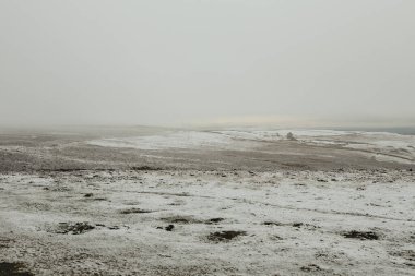 Baharda Durham 'da Moors' un karla kaplı manzarası..